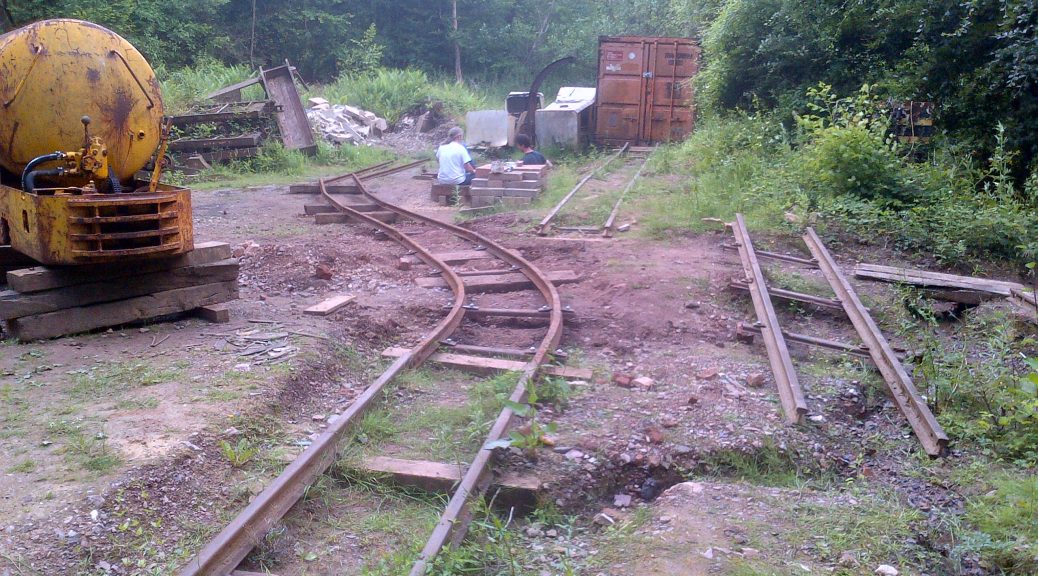 Temporary track onto the mine tip