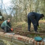 Lifting a section of heavy rail