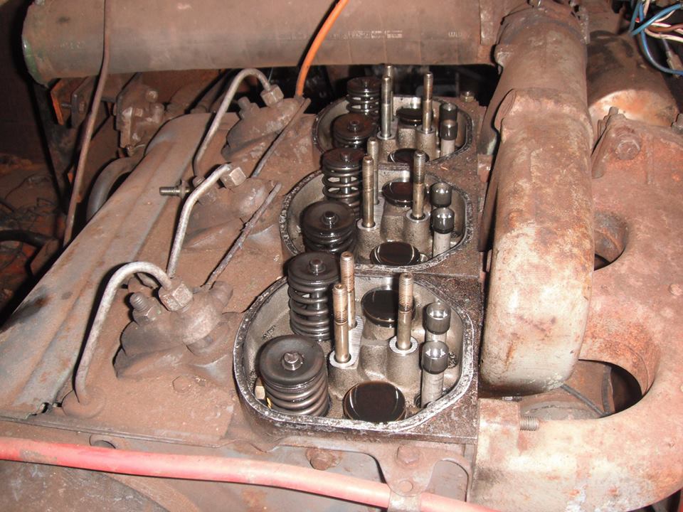 Deutz engine with parts missing