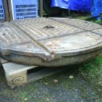 Wagon turntable on a pallet